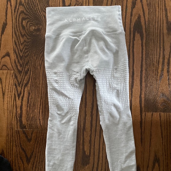 Alphalete Pants - Alphalete halo leggings - Size small